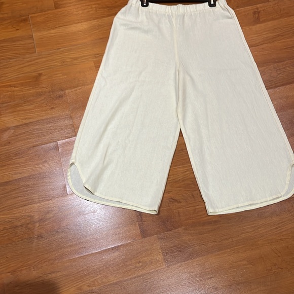 Ladies wide leg capris - Picture 3 of 4